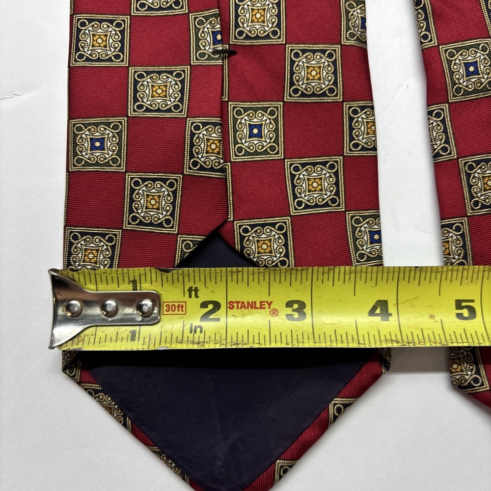 CLAYBROOKE‎ Men's  100% Silk Tie Burgandy and Gold 3.75"W X 56.5"L - Picture 5 of 5
